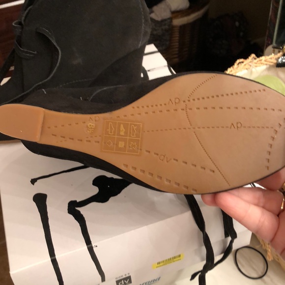 Boots DV never worn - Picture 3 of 3